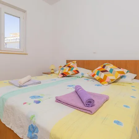 Apartamento Gorgeous In Rab With Wi-fi *