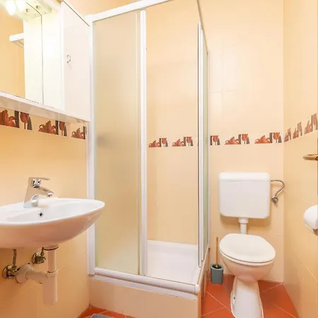 Apartamento Gorgeous In Rab With Wi-fi Rab Town
