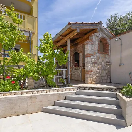 Gorgeous In Rab With Wi-fi Apartamento Rab Town