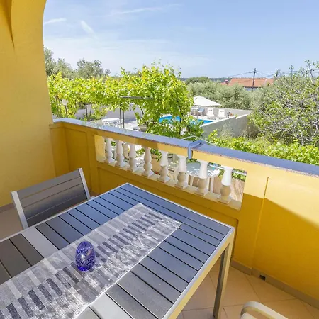 Gorgeous In Rab With Wi-fi Apartamento *