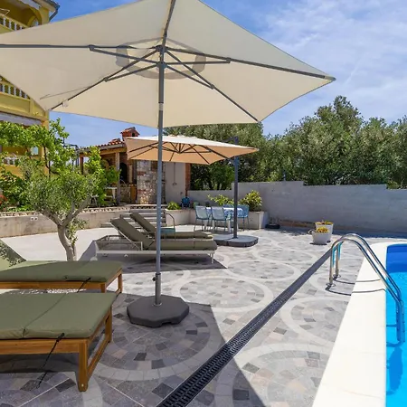 Gorgeous In Rab With Wi-fi شقة *