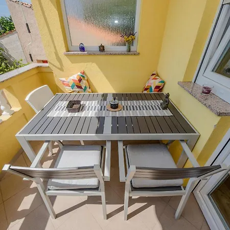 Appartamento Gorgeous In Rab With Wi-fi *