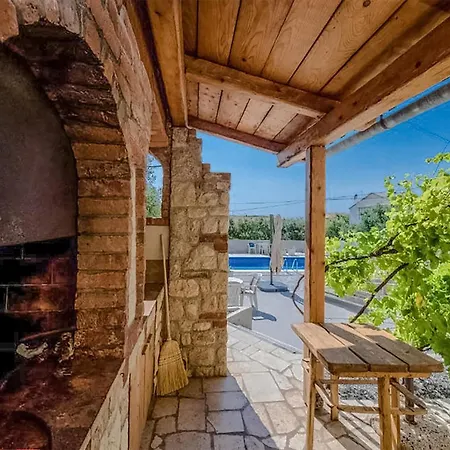 Gorgeous In Rab With Wi-fi Apartmán