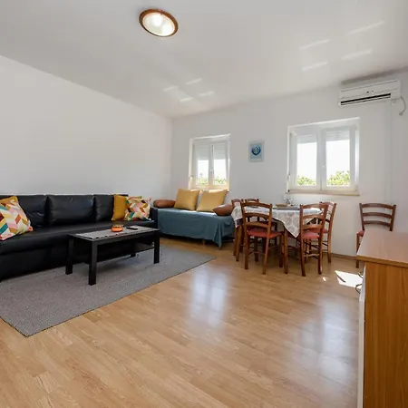Apartmán Gorgeous In Rab With Wi-fi *